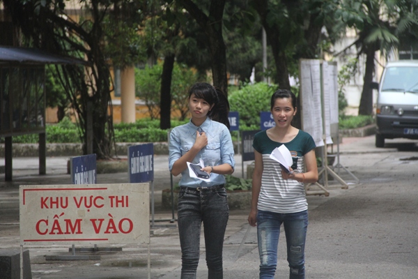 Đề thi Toán vừa sức, đề thi Địa lý hay